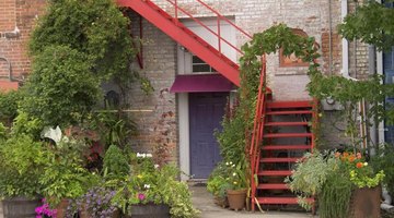 Colors That Go With Old Red Brick for a Porch