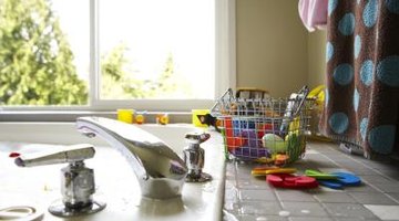 What Color Faucet Do I Use With a White Kitchen Sink?