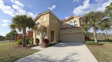 Front view of a suburban home in Florida