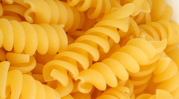 Makaron Fusilli może być używany w przepisach na zapiekane lub hob macaroni and cheese.