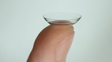 Cómo quitar los depósitos de los lentes de contacto