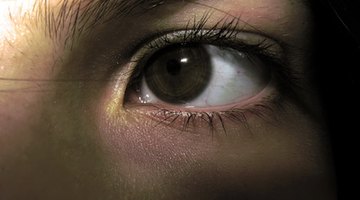 El olor de ojo usualmente es un síntoma de la conjuntivitis.