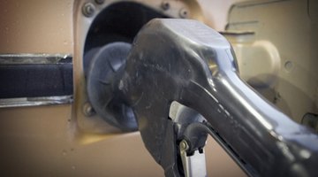 Cómo vaciar el tanque de gasolina de un vehículo