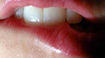 El cosquilleo en los labios se produce por diversas causas.