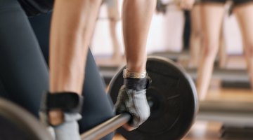 Un peso muerto mal ejecutado puede dar como resultado un esguince o distensión muscular en la espalda baja.