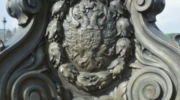 Sweeping lines and natural elements are what characterise the Art Nouveau style.