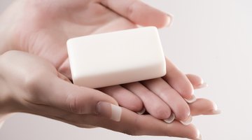 Un jabón puede volverse muy incómodo cuando se hace muy pequeño por el uso.