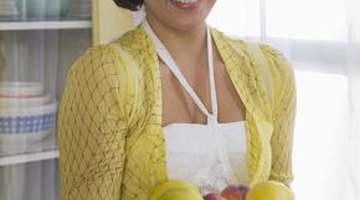 Giving healthy food as a gift to a sick friend can help her recover quickly.