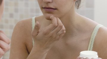 Cómo deshacerse rápidamente del acné en las mejillas y alrededor de la boca