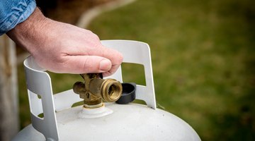 How to Transfer Propane to Another Tank
