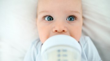 Baby (3-6 months) breastfeeding