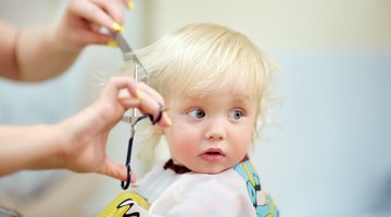 Making a hair style to cute little girl