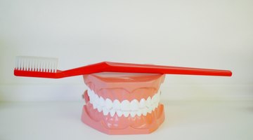 Productos que pueden blanquear la porcelana de los dientes