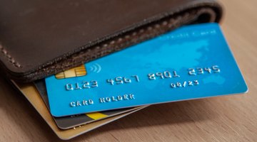 ¿Puedo presentar cargos si alguien utiliza mi tarjeta de débito?
