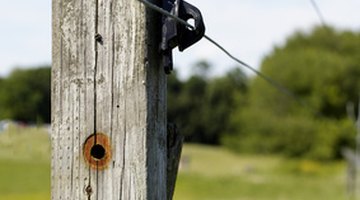 How to Stretch a Field Fence