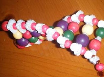 Make DNA With Pipe Cleaners & Pony Beads
