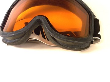 Wearing safety goggles when working with sodium carbonate prevents eye irritation.