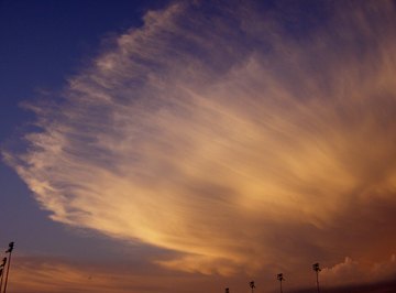 Are There Warning Signs Before a Dust Storm Occurs?