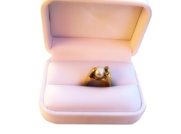 Most rings are made with 14kt or 18kt gold.