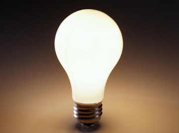 A light bulb's power and luminosity are included on the label.