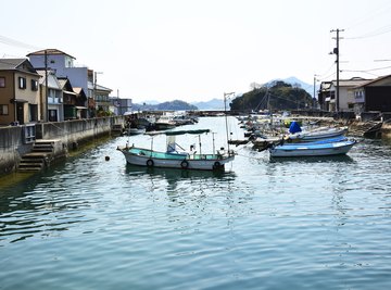 New, shape-shifting boats could soon assemble their own platforms and bridges.