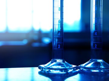 The Difference Between a Beaker & a Graduated Cylinder