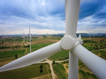 How Does Electricity Move From the Wind Turbine to the Businesses and Communities That Buy It