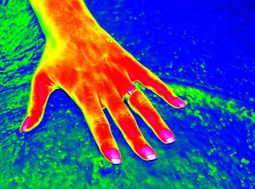 Differences Between Infrared Light & Radio Waves