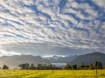 What Kind of Weather Is Associated With Stratus Clouds?