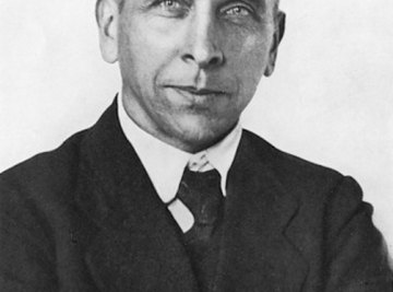 Alfred Wegener used fossil evidence to support his theory of continental drift.