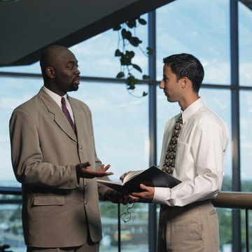University students can apply to intern with the CIA.
