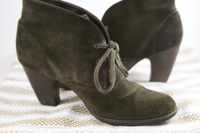 How to Waterproof Suede Boots (with Pictures) | eHow