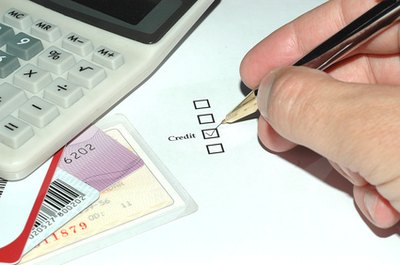 photo checkbox credit image by Aleksandar Radovanovic from Fotolia.com Most mortgage lenders use the middle credit score to evaluate prospective borrowers.