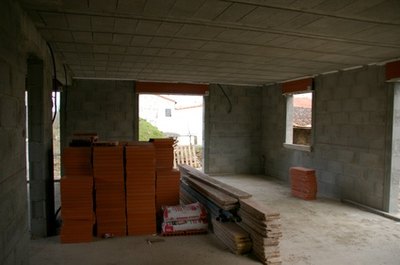 Construction image by Frédéric Massard from Fotolia.com Decide where you want to splurge, and where to cut costs, to balance the budget.