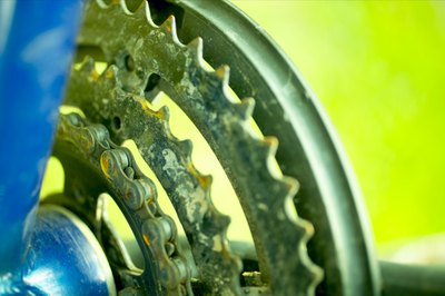 Jupiterimages/Photos.com/Getty Images Master rivets allow you to remove a chain without a chain tool.