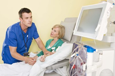 Jupiterimages/Polka Dot/Getty Images Dialysis nurses work in hospitals, out-patient clinics and free-standing dialysis clinics.