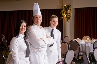 Jupiterimages/Photos.com/Getty Images Banquet chefs oversee food service at hotels and party centers.