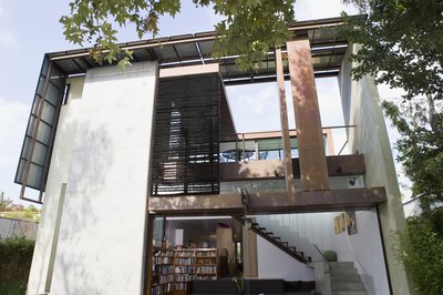 Jupiterimages/Brand X Pictures/Getty Images Solar panels can be part of modern home design.
