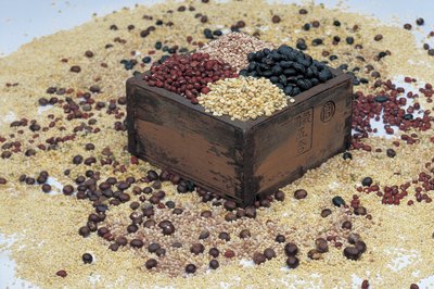 Hemera Technologies/Photos.com/Getty Images Both beans and brown rice are low on the glycemic index.