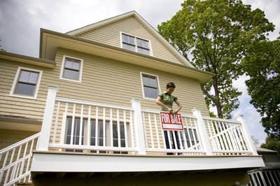David Sacks/Lifesize/Getty Images Homeowners have a number of options for avoiding foreclosure.