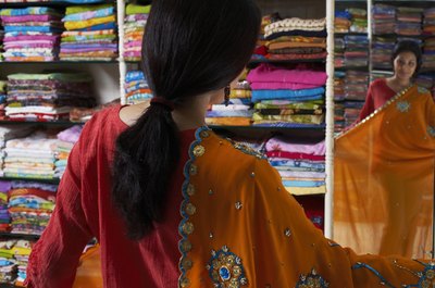 Yamini Chao/Digital Vision/Getty Images Learning to dress like the locals can help an American woman fit in.