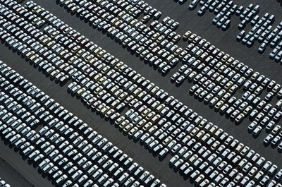 Ryan McVay/Digital Vision/Getty Images Like many things in life, when buying a new car, timing is everything.