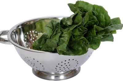 Zedcor Wholly Owned/PhotoObjects.net/Getty Images Spinach provides a significant amount of essential nutrients while remaining low in calories.