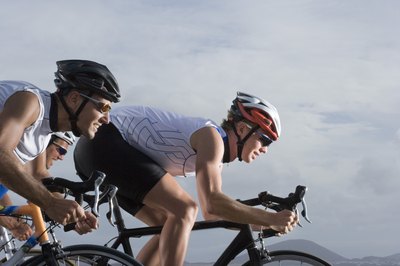 Polka Dot Images/Polka Dot/Getty Images A pre-workout shake should include slow-releasing carbs.