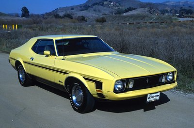 Jupiterimages/Photos.com/Getty Images Selling your old car might result in a taxable gain.