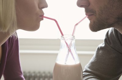 Jupiterimages/Polka Dot/Getty Images Although milk contains carbs, it won't cause a dangerous spike in blood sugar levels.