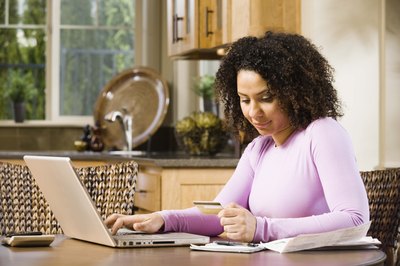 Jupiterimages/Comstock/Getty Images Use budget software to help you plan your monthly household budget.