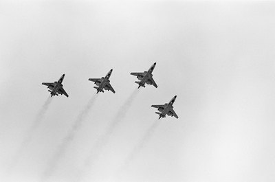 Photos.com/AbleStock.com/Getty Images Fighter pilots must be in excellent health to handle the physical and mental demands of flying.