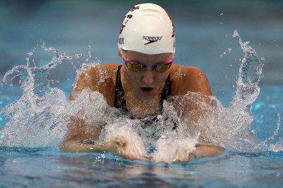 Ronald Martinez/Getty Images Sport/Getty Images Competitive breaststrokers such as Olympic medalist Missy Franklin dunk their heads, but you don't have to.