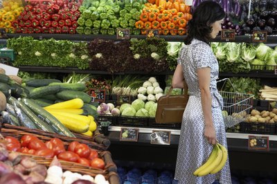Noel Hendrickson/Digital Vision/Getty Images Avoid processed foods and opt for fresh fruit and veggies, which are naturally low in sodium.